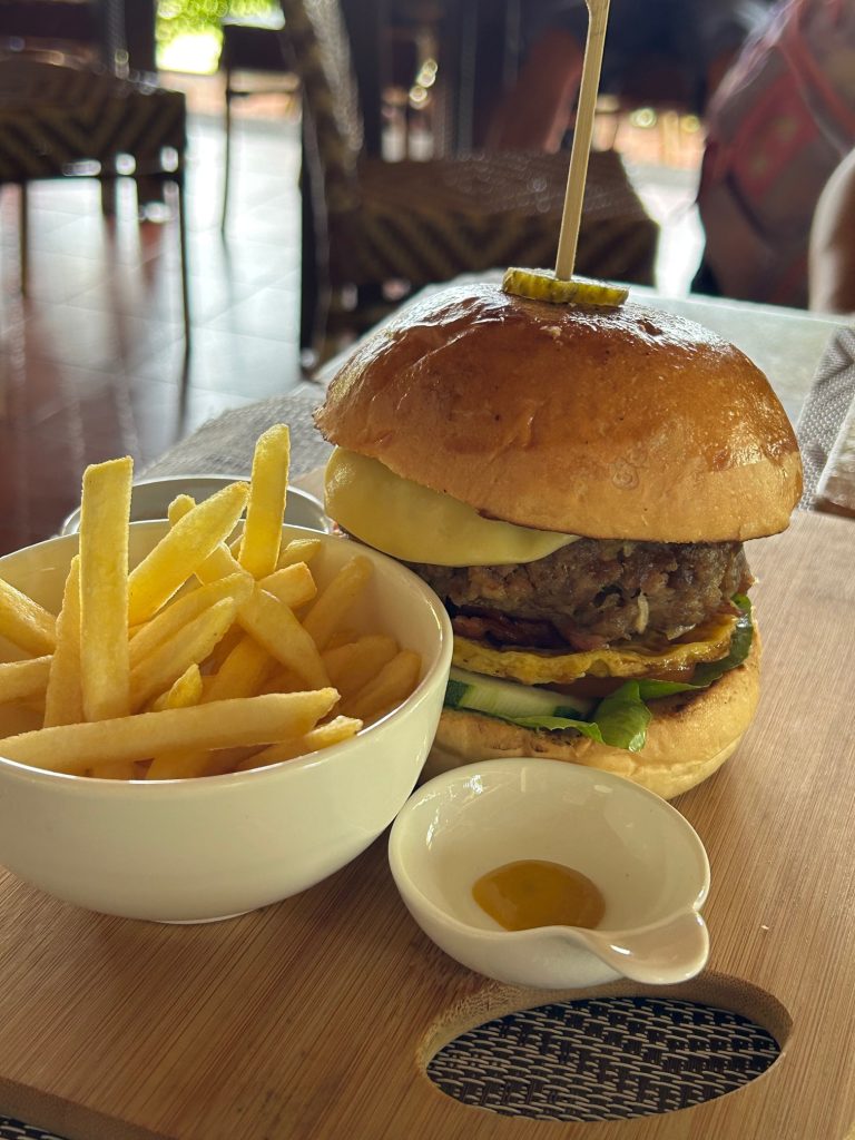 BIGなハンバーガーポテトハンバーガー 美味しい食事